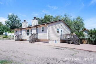 946 N 19th St in Colorado Springs, CO - Building Photo - Building Photo