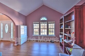 512 S Orchard Farms Ave in Simpsonville, SC - Foto de edificio - Building Photo