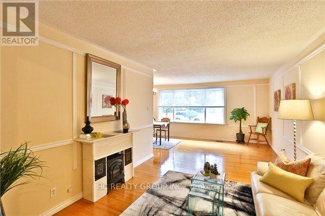 47 Marowyne Dr in Toronto, ON - Building Photo - Building Photo
