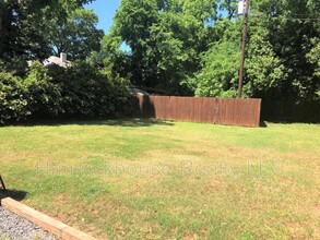 3020 Selwyn Ave in Charlotte, NC - Foto de edificio - Building Photo