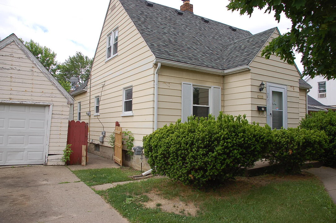 2425 prospect st in Flint, MI - Building Photo