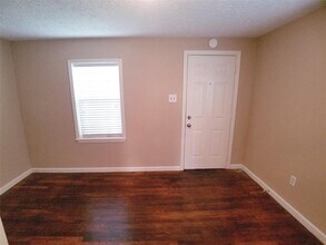 2104 N Galveston Ave in Pearland, TX - Building Photo - Building Photo