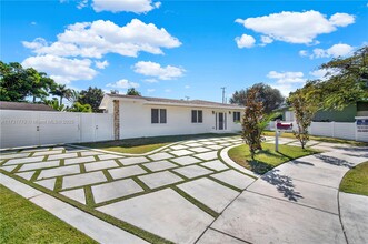 19715 SW 99th Pl in Miami, FL - Building Photo - Building Photo