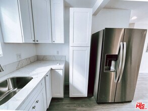 2450 W 60th St in Los Angeles, CA - Building Photo - Building Photo