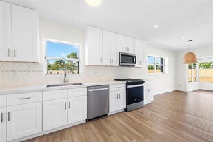 9411 Jamaica Dr in Cutler Bay, FL - Building Photo