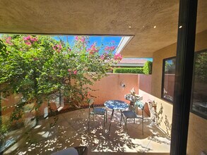 2501 N Indian Canyon Dr in Palm Springs, CA - Building Photo - Building Photo