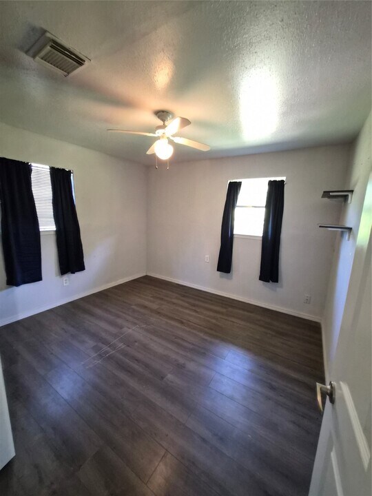 12335 Roy Rd in Pearland, TX - Building Photo