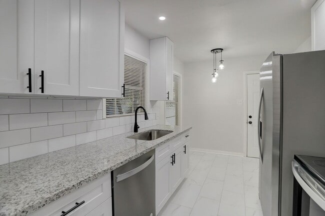 1009 15th Ave N in Texas City, TX - Building Photo - Building Photo