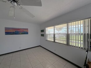 137 Salisbury E in West Palm Beach, FL - Building Photo - Building Photo