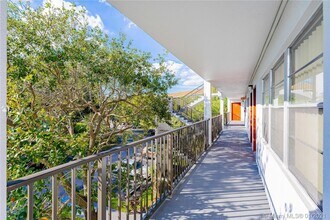 1301 SW 134th Way-Unit -304 in Pembroke Pines, FL - Foto de edificio - Building Photo