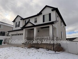 3155 N 1500 E in Layton, UT - Building Photo