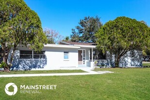 5763 Crestmont Ave in Clearwater, FL - Building Photo