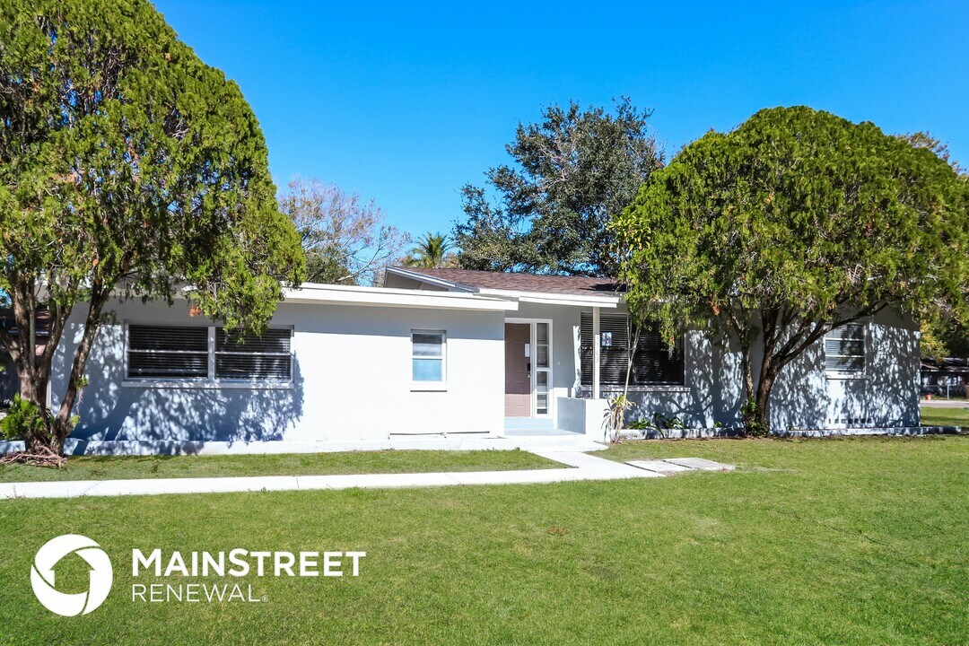 5763 Crestmont Ave in Clearwater, FL - Building Photo