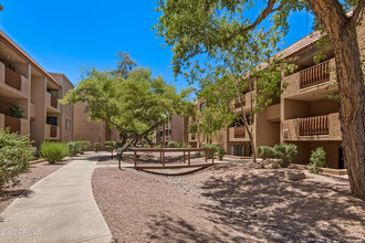 3031 N Civic Center Plz in Scottsdale, AZ - Foto de edificio - Building Photo