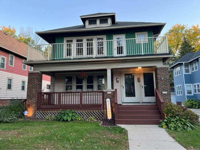 property at 6229 W Lloyd St