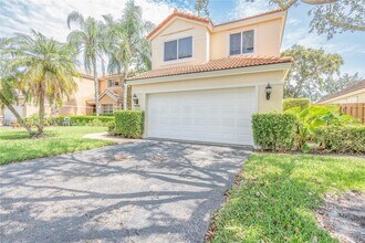 2675 Oak Park Cir in Davie, FL - Building Photo - Building Photo