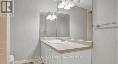 66 Walter Ave in Newmarket, ON - Building Photo - Building Photo