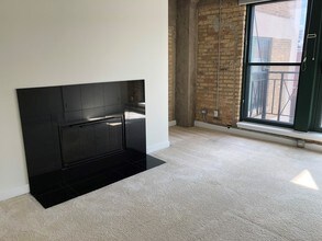 411 W Ontario St, Unit 0617 in Chicago, IL - Building Photo - Building Photo