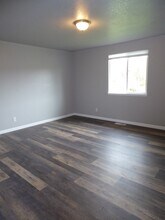 117 Kermanshah St in Roseburg, OR - Building Photo - Building Photo