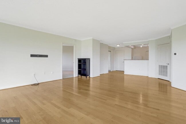 3101 N Hampton Dr in Alexandria, VA - Building Photo - Building Photo