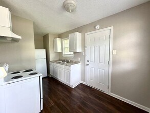 6365 Hollis Ave in Dallas, TX - Building Photo - Building Photo