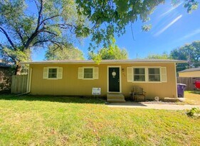 2110 Spain Dr in Manhattan, KS - Building Photo