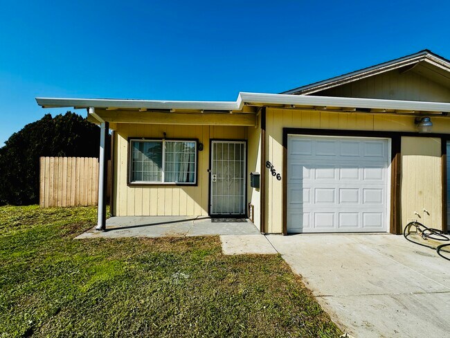 8166 Valley Green Dr in Sacramento, CA - Foto de edificio - Building Photo