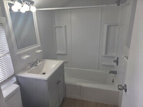 0 Town House Ct in Spencer, MA - Foto de edificio - Building Photo