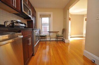218 Newbury St, Unit 4R in Boston, MA - Foto de edificio - Building Photo