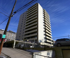 Avalon Apartments in Edmonton, AB - Building Photo - Building Photo