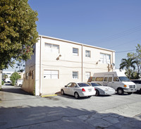 5831 SW 8th St in West Miami, FL - Building Photo - Building Photo