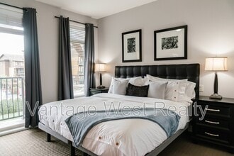 4032 Pritchard Dr in West Kelowna, BC - Building Photo - Building Photo
