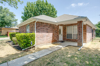2763 Oak Bend Ln in Dallas, TX - Building Photo - Building Photo
