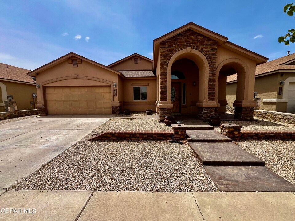 3133 Clearbrook in El Paso, TX - Building Photo