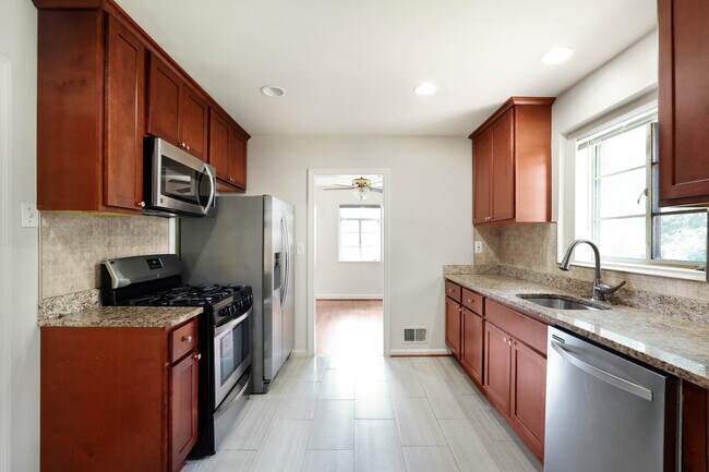 5609 6th St S in Arlington, VA - Building Photo - Building Photo