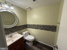 4306 Eileen Ct in Woodbridge, VA - Building Photo