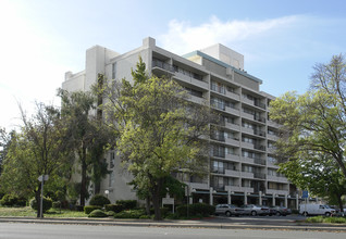 Parkway Towers in Fremont, CA - Foto de edificio - Building Photo