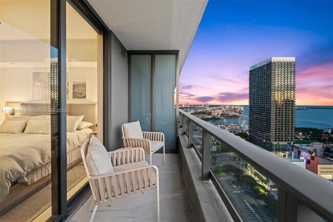 601 NE 1st Ave, Unit 3210 in Miami, FL - Foto de edificio - Building Photo