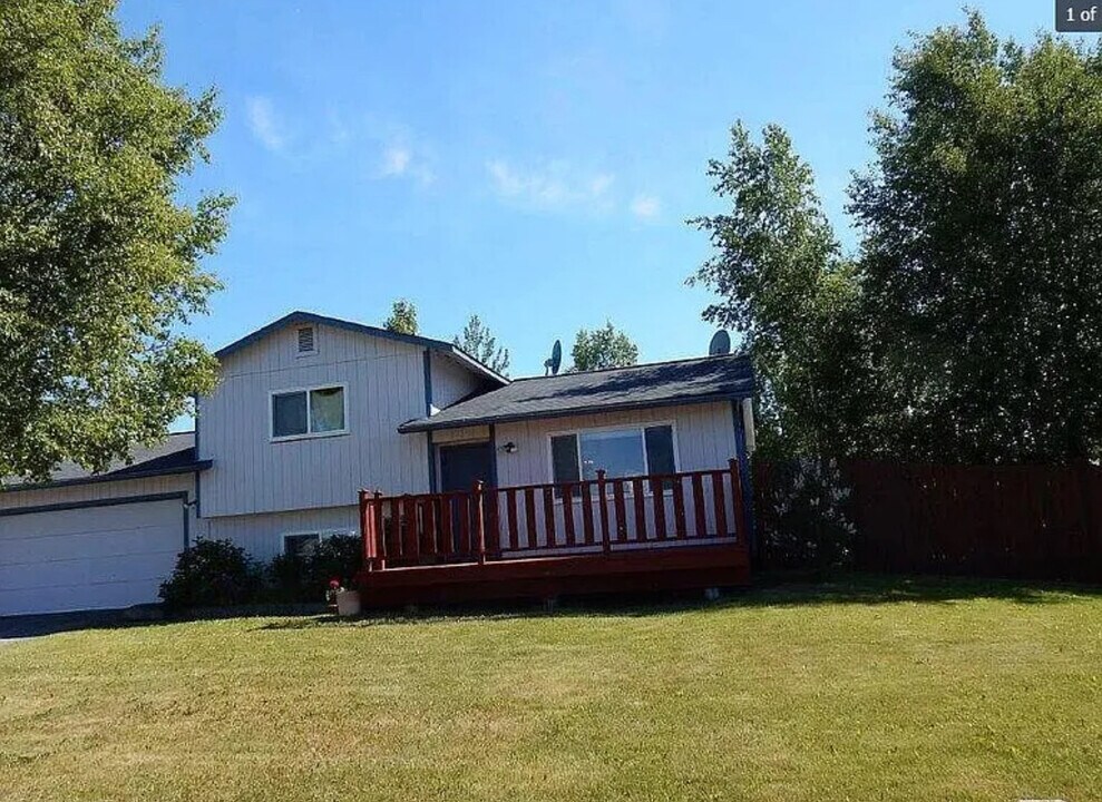 11801 Suncrest Dr in Anchorage, AK - Building Photo