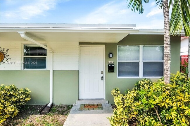 1015 SW 30th St in Fort Lauderdale, FL - Building Photo - Building Photo