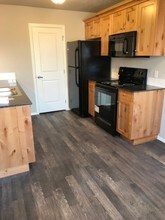 1332 Edgewater Cir-Unit -102 in Nampa, ID - Foto de edificio - Building Photo