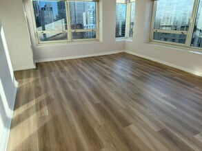 33 W Ontario St, Unit 20F in Chicago, IL - Building Photo - Building Photo