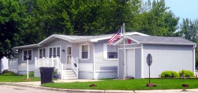 Gracious Estates in Mason City, IA - Building Photo - Building Photo