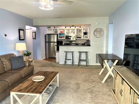 352 Clinton Reef Dr in Port Clinton, OH - Building Photo