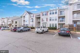 9224 Cardinal Forest Ln in Lorton, VA - Building Photo - Building Photo