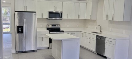 5004 Jones Dr in Lehigh Acres, FL - Building Photo - Building Photo