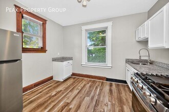 2339 Rohs St-Unit -2 in Cincinnati, OH - Building Photo - Building Photo