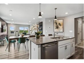 23346 124th Ave in Rogers, MN - Foto de edificio - Building Photo