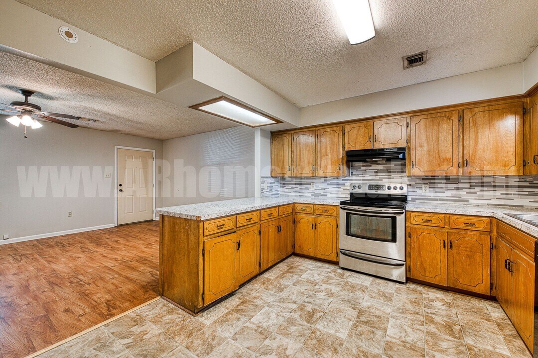 114 S Mitchell St in Conway, AR - Building Photo