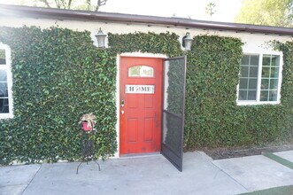 14820 Devonshire St in Mission Hills, CA - Foto de edificio - Building Photo